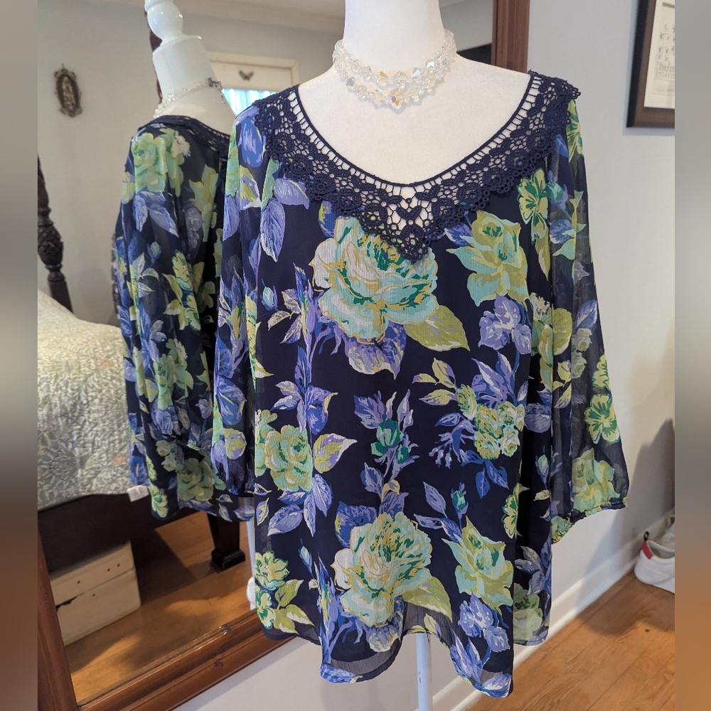 NWOT Isaac Mizrahi Navy Floral Blouse with Lace Neckline
